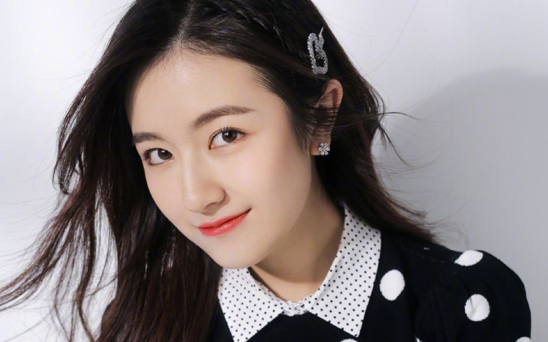 开云体育视频直播-库兹马诺维奇在巴黎奥运会手球比赛中多次扑救对方角球，库兹马传球